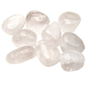 Cristal de roche, pierre naturelle de couleur blanche.