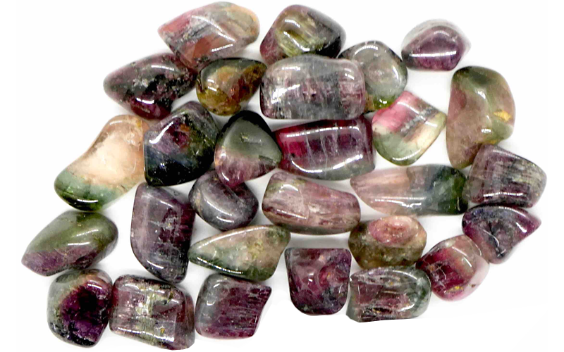 Tourmaline, pierre naturelle de couleurs très variés en fonction de leur composition chimique.