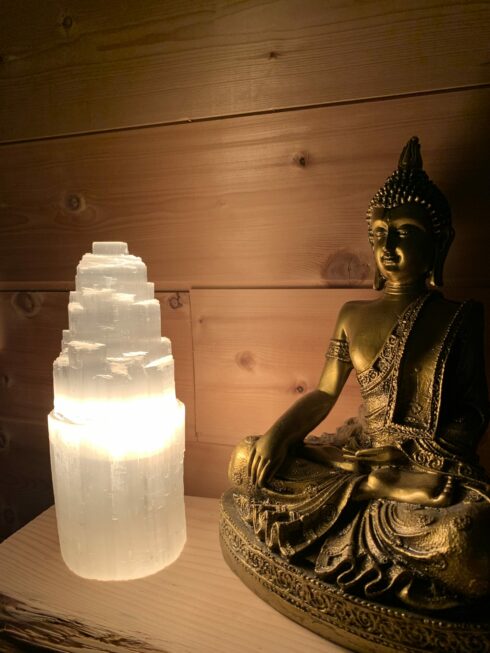 Lampe de bureau en Sélénite, pierre naturelle translucide blanche.