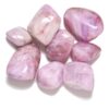 Kunzite, pierre naturelle de couleur rose.