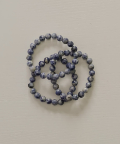 Trois bracelets en pierre naturelle Sodalite, pierre de couleur bleue.