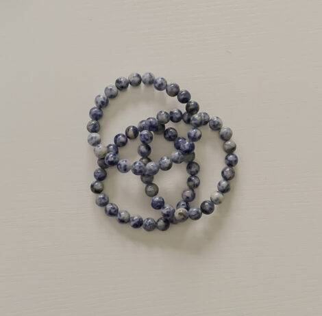 Trois bracelets en pierre naturelle Sodalite, pierre de couleur bleue.
