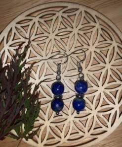Boucles d'oreilles en pierre naturelles Lapis-lazuli, de couleur bleues.