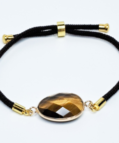 Bracelet œil-de-tigre, composé d'une seule pierre naturelle taillée, mesurant environ 2cm. Bracelet en cordon réglable noir.